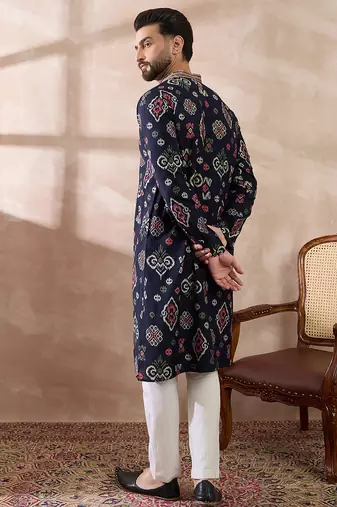 Men blue silk blend printed mandarin collar straight kurta