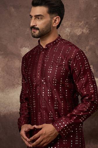 Men maroon silk blend solid embroidered straight kurta