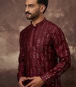 Men maroon silk blend solid embroidered straight kurta