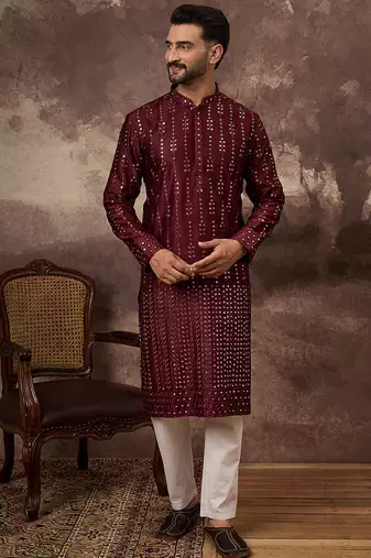 Men maroon silk blend solid embroidered straight kurta