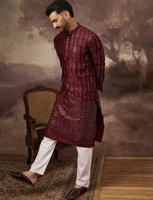 Men maroon silk blend solid embroidered straight kurta 3