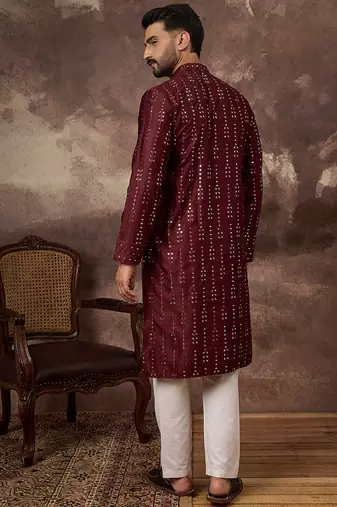 Men maroon silk blend solid embroidered straight kurta