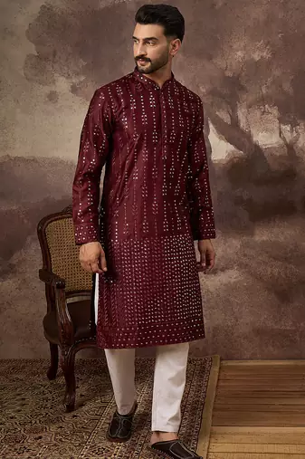 Men maroon silk blend solid embroidered straight kurta