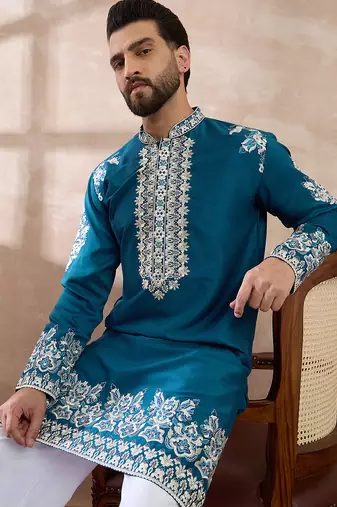 Men blue silk blend embroidered mandarin collar straight kurta