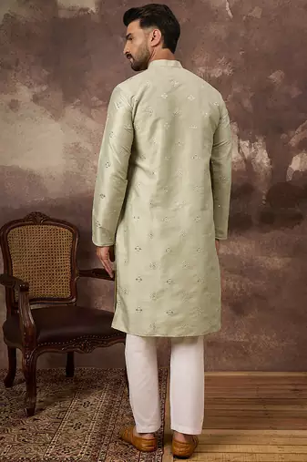 Men green silk blend solid embroidered straight kurta