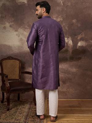 Men purple silk blend solid embroidered straight kurta 4
