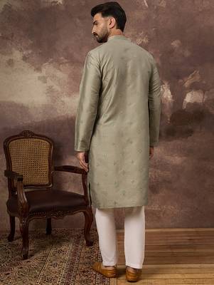 Men green silk blend solid embroidered straight kurta 4