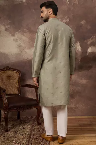 Men green silk blend solid embroidered straight kurta