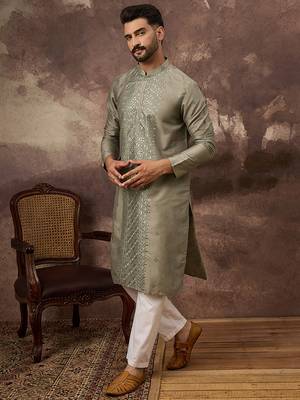 Men green silk blend solid embroidered straight kurta 5