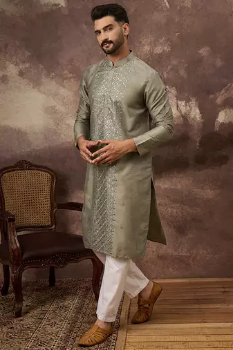 Men green silk blend solid embroidered straight kurta
