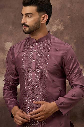 Men mauve silk blend solid embroidered straight kurta