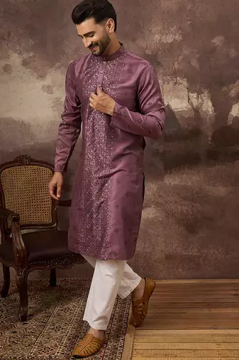 Men mauve silk blend solid embroidered straight kurta