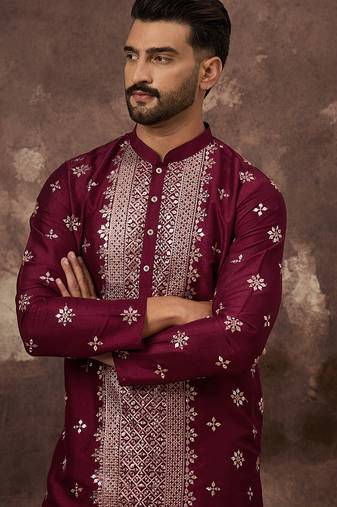 Men maroon silk blend solid embroidered straight kurta