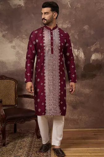 Men maroon silk blend solid embroidered straight kurta