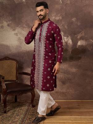 Men maroon silk blend solid embroidered straight kurta 3