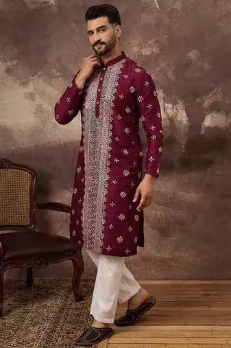 Men maroon silk blend solid embroidered straight kurta