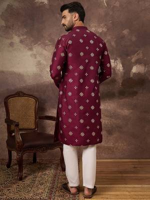 Men maroon silk blend solid embroidered straight kurta 4