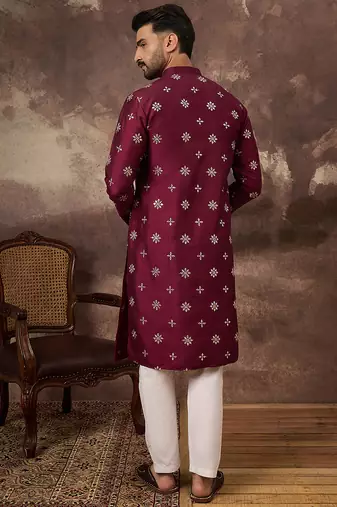 Men maroon silk blend solid embroidered straight kurta