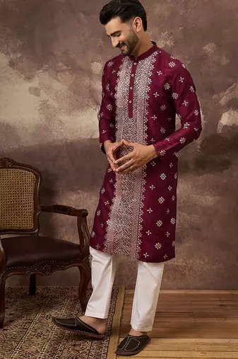 Men maroon silk blend solid embroidered straight kurta