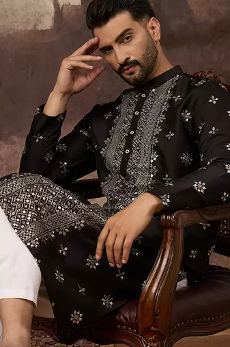 Men black silk blend solid embroidered straight kurta