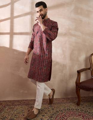 Men maroon silk blend printed mandarin collar straight kurta 3
