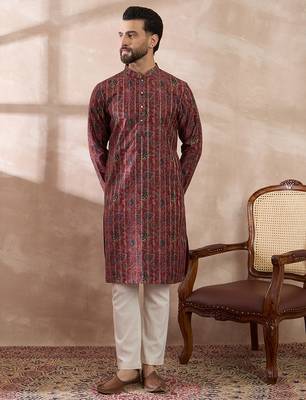 Men maroon silk blend printed mandarin collar straight kurta 5