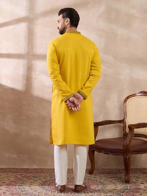Men yellow silk blend embroidered mandarin collar straight kurta 4