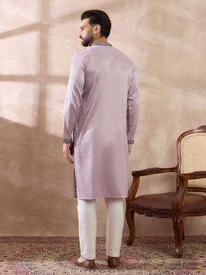 Men lavender silk blend embroidered mandarin collar straight kurta 4