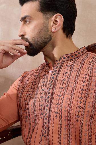 Men orange silk blend embroidered mandarin collar straight kurta