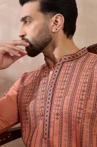 Men orange silk blend embroidered mandarin collar straight kurta