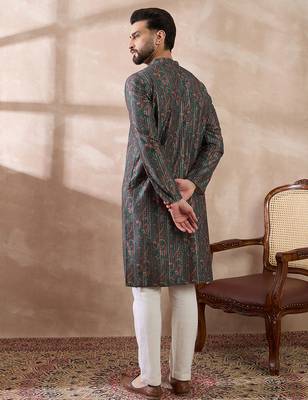 Men green silk blend printed mandarin collar straight kurta 4