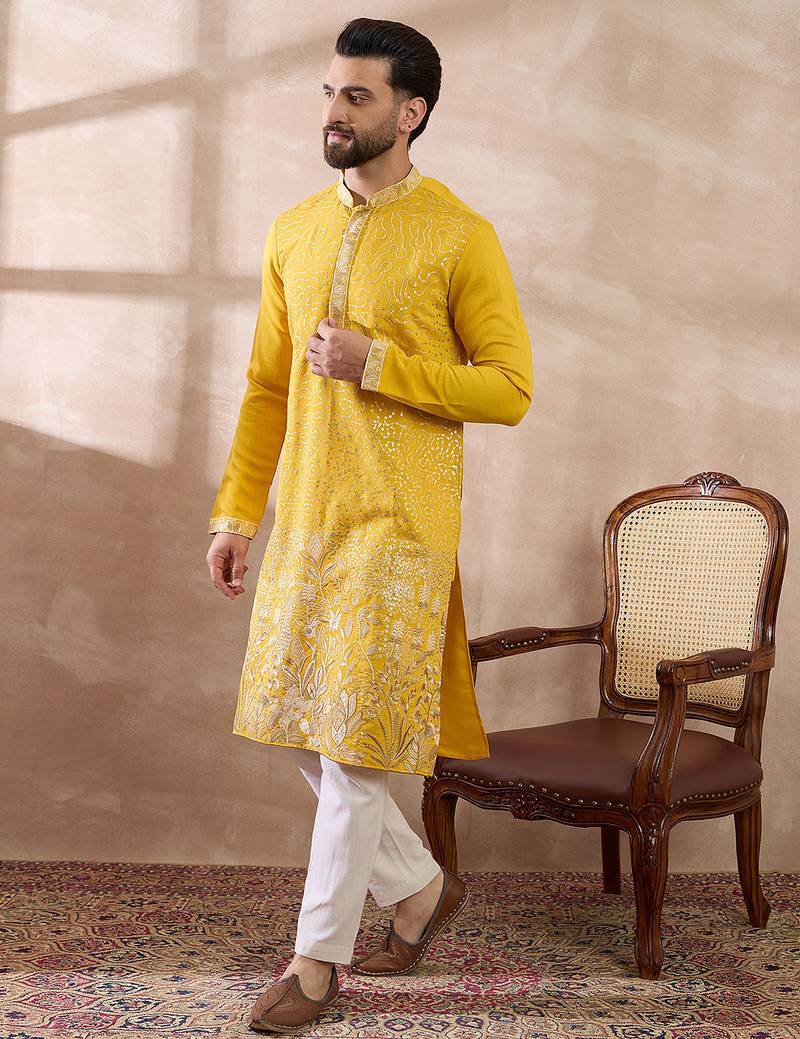 Men yellow silk blend embroidered mandarin collar straight kurta