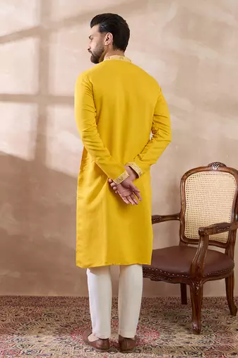 Men yellow silk blend embroidered mandarin collar straight kurta