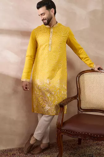 Men yellow silk blend embroidered mandarin collar straight kurta