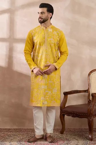 Men yellow silk blend embroidered mandarin collar straight kurta