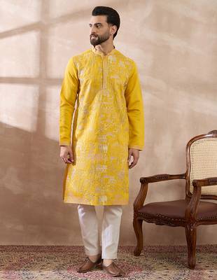 Men yellow silk blend embroidered mandarin collar straight kurta 5