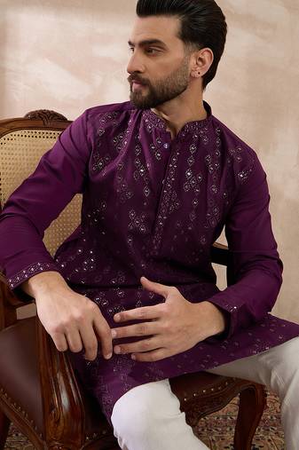 Men purple silk blend embroidered mandarin collar straight kurta