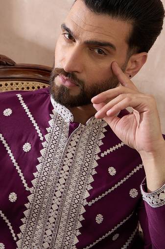 Men purple silk blend embroidered mandarin collar straight kurta with trouser