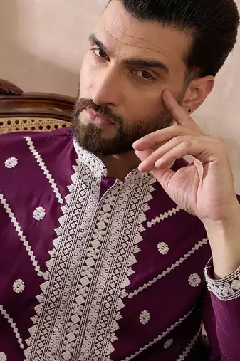 Men purple silk blend embroidered mandarin collar straight kurta with trouser