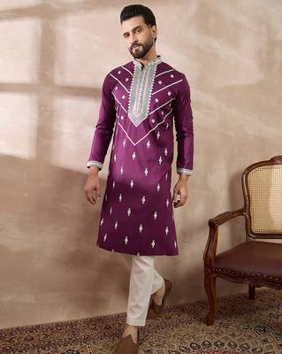 Men purple silk blend embroidered mandarin collar straight kurta with trouser 3