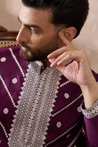 Men purple silk blend embroidered mandarin collar straight kurta with trouser