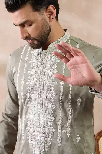 Men green silk blend embroidered mandarin collar straight kurta with trouser