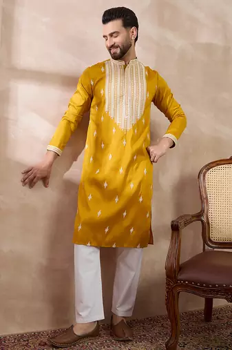 Men yellow silk blend embroidered mandarin collar straight kurta with trouser