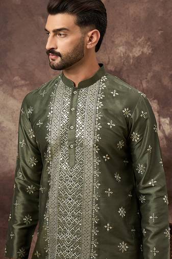 Men green silk blend solid embroidered straight kurta