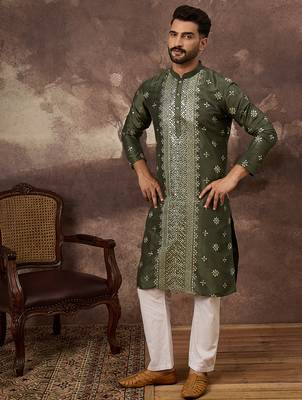 Men green silk blend solid embroidered straight kurta 2
