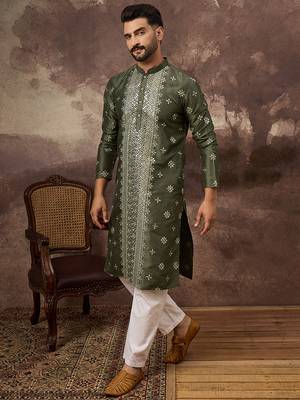 Men green silk blend solid embroidered straight kurta 3