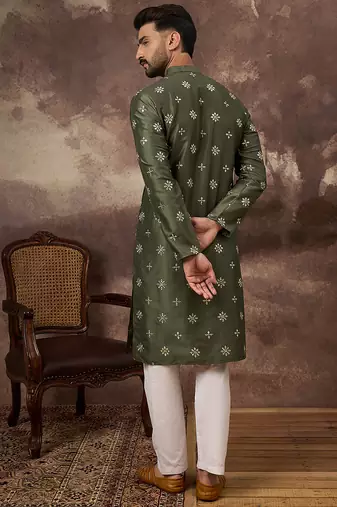 Men green silk blend solid embroidered straight kurta