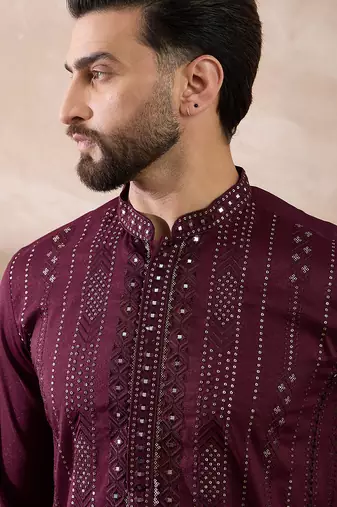 Men purple silk blend embroidered mandarin collar straight kurta with trouser