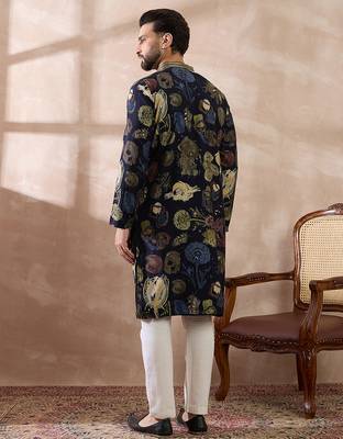 Men navy blue silk blend printed mandarin collar straight kurta with trouser 4