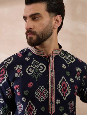 Men blue silk blend printed mandarin collar straight kurta with trouser 2